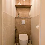 Appartement Cosy, 2 Pièces, Clim, Parking Privée, équipé, Face Au Port De Santa Lucia