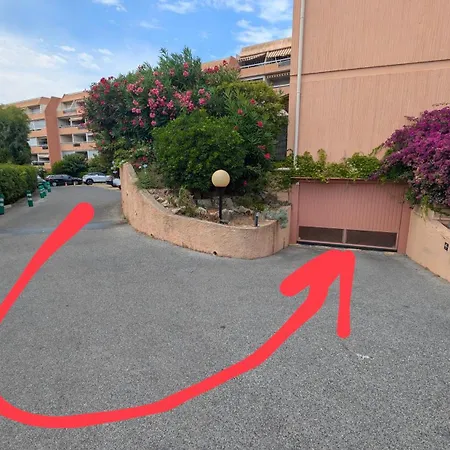 Cosy, 2 Pièces, Clim, Parking Privée, équipé, Face Au Port De Santa Lucia * Saint-Raphaël