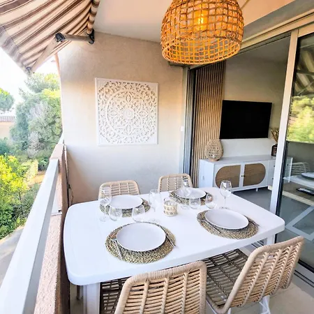 Cosy, 2 Pieces, Clim, Parking Privee, Equipe, Face Au Port De Santa Lucia * Saint-Raphael (Var)