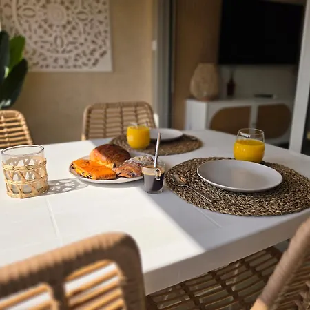 Apartment Cosy, 2 Pieces, Clim, Parking Privee, Equipe, Face Au Port De Santa Lucia *